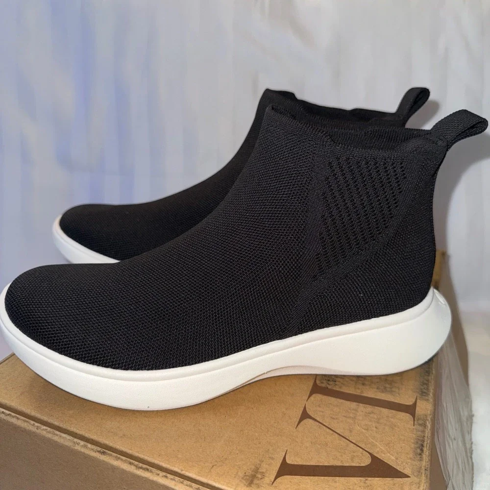 VIVAIA Black Knit Chelsea Boots Women's Slip On Water Repellent Comfortable US 8